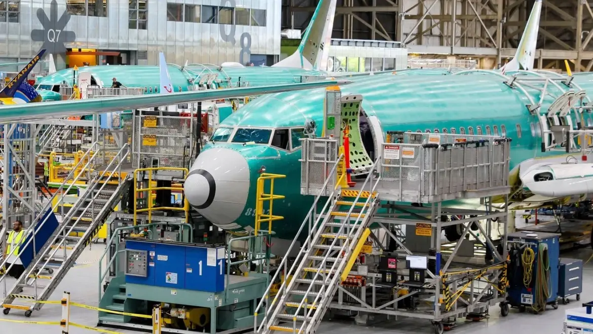 Boeing engineers, tech workers approve contract, avoid strike